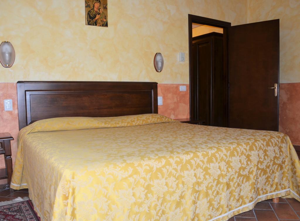 Hotel Oasi Neumann Cortone Extérieur photo