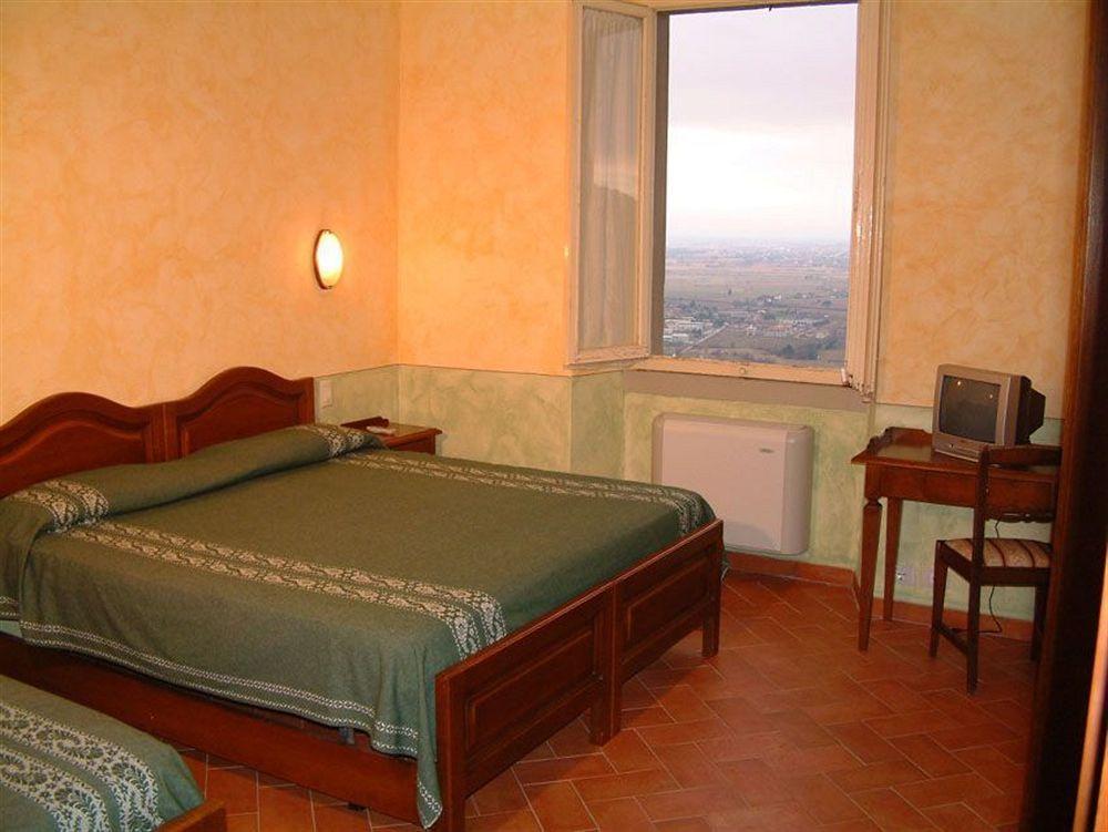 Hotel Oasi Neumann Cortone Extérieur photo