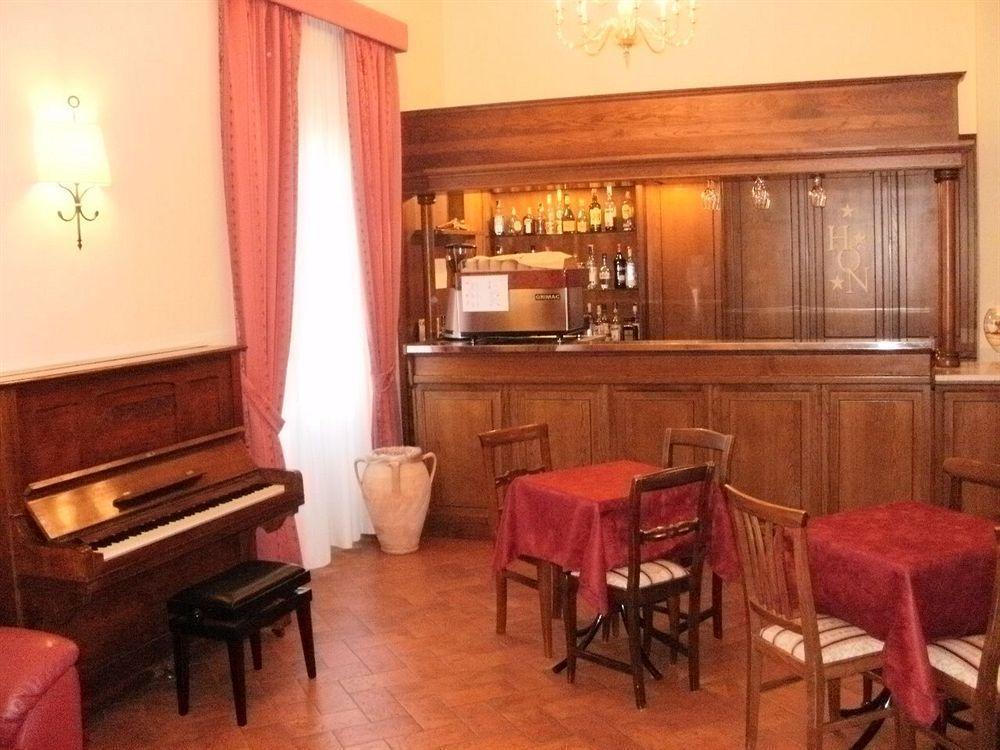 Hotel Oasi Neumann Cortone Extérieur photo