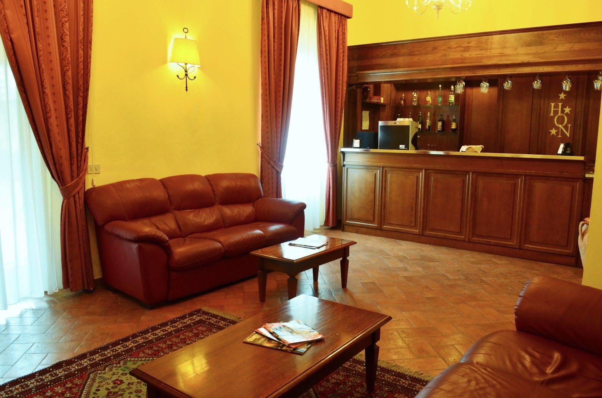 Hotel Oasi Neumann Cortone Extérieur photo